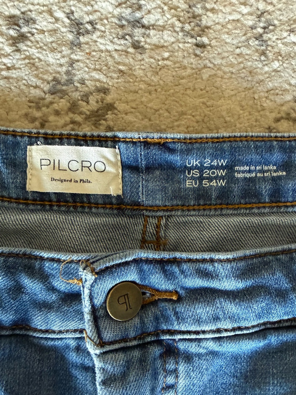 Kenna Mid-Rise Heritage Barrel Jeans by Pilcro - Picture 4 of 5